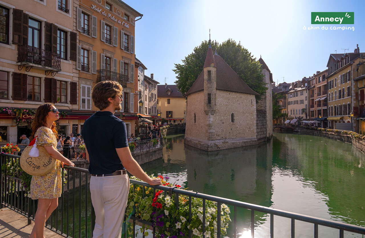 Palais de l'Isle et canal � Annecy, ville historique de Haute-Savoie.