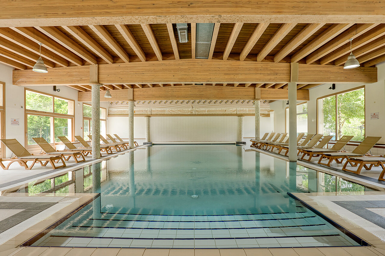 Piscine int�rieure au camping CLICOCHIC Alpes Lodges � Pralognan la Vanoise (73).