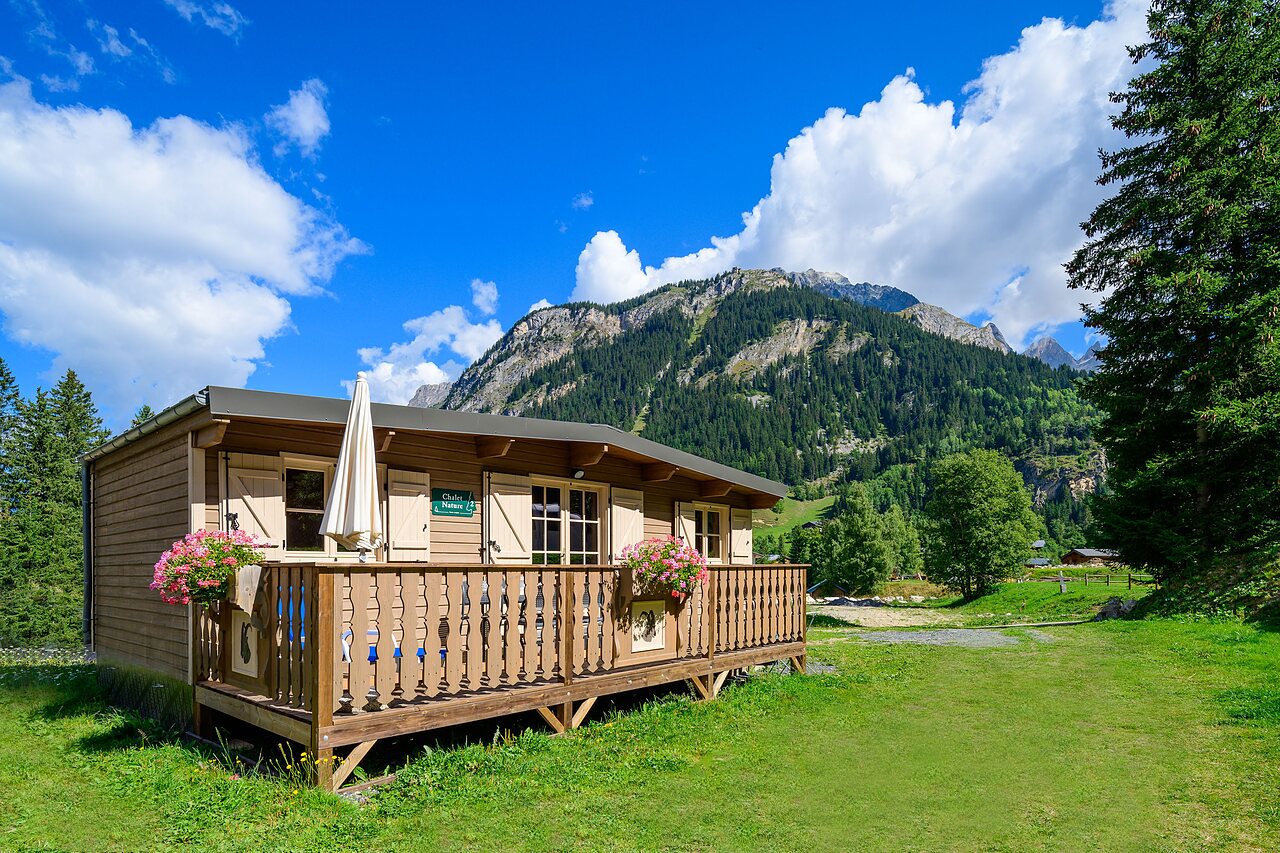 Chalet bois. au camping CLICOCHIC Alpes Lodges � Pralognan la Vanoise (73).