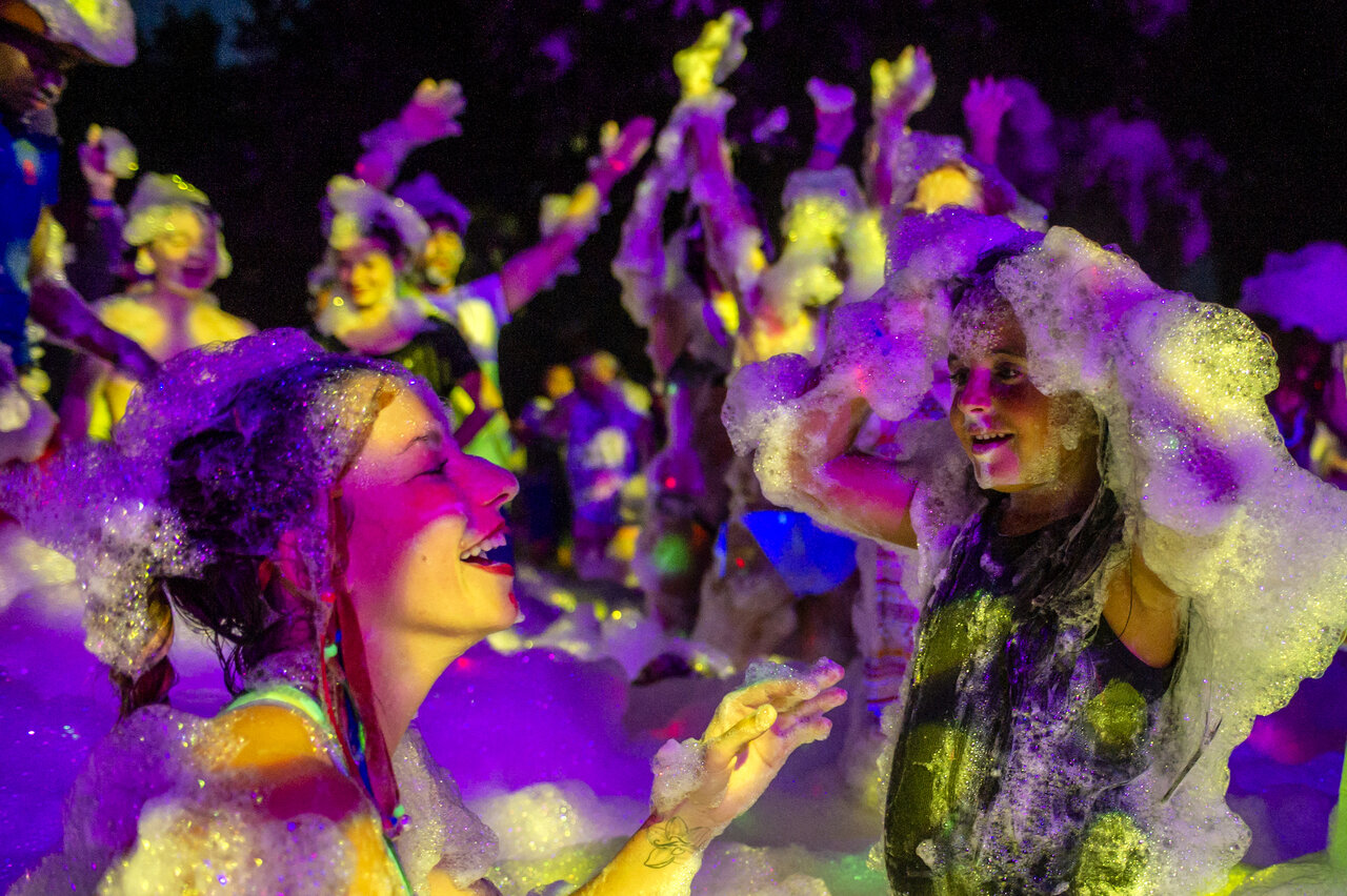 Soir�e mousse anim�e avec enfants et adultes au camping CAPFUN Armor H�ol � Piriac sur Mer (44).