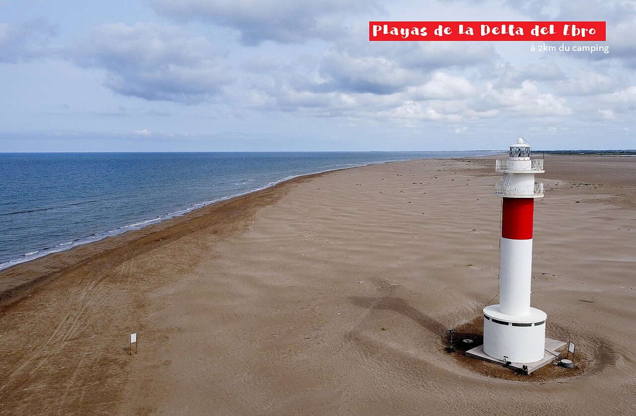 Phare et plage de la Delta de l'Ebre, un lieu � visiter pr�s du camping.