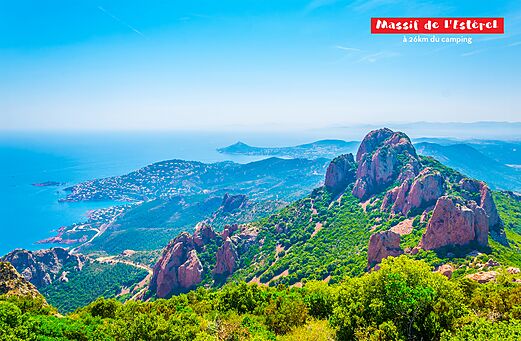 Massif de l'Est�rel, paysages c�tiers rocheux et mer M�diterran�e pr�s de Puget sur Argens.