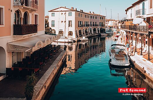 Port Grimaud, village lacustre avec canaux et bateaux, � visiter pr�s du camping.