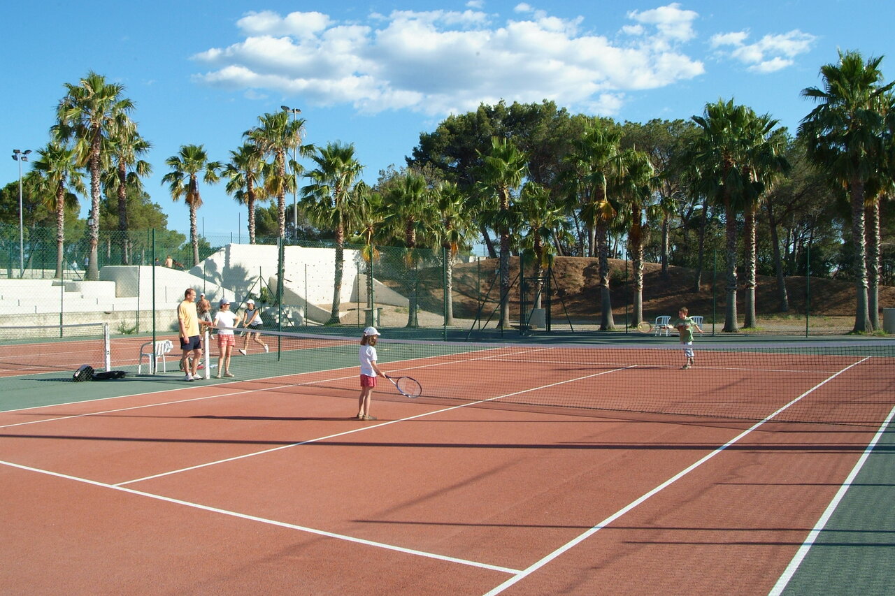 Tennis au camping CAPFUN La Baume - La Palmeraie � Fr�jus (83).