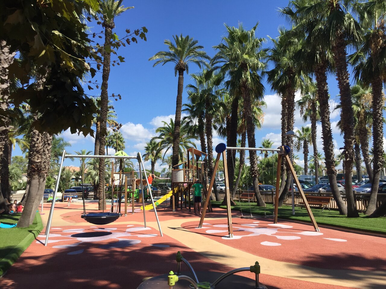 Aire de jeux, balan�oires, toboggans au camping CAPFUN La Baume - La Palmeraie � Fr�jus.