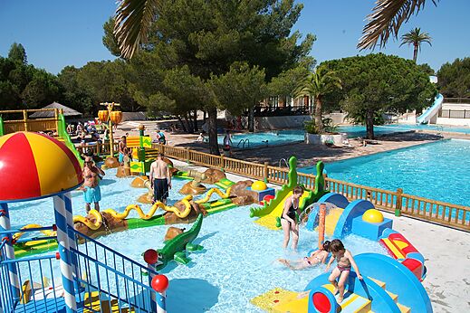 Jeux aquatiques et piscines au camping CAPFUN La Baume - La Palmeraie à Fréjus (83).