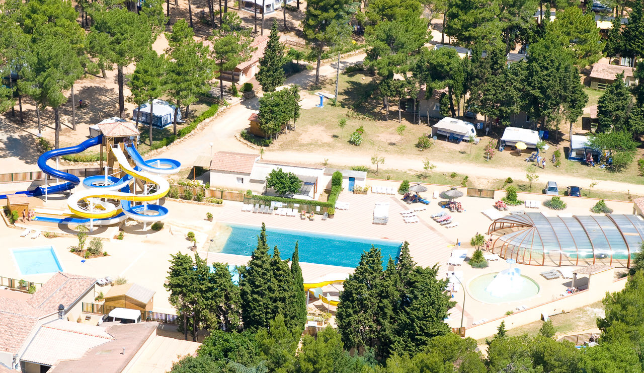 Toboggans et piscines au camping CAPFUN Beauregard � Mornas (84).