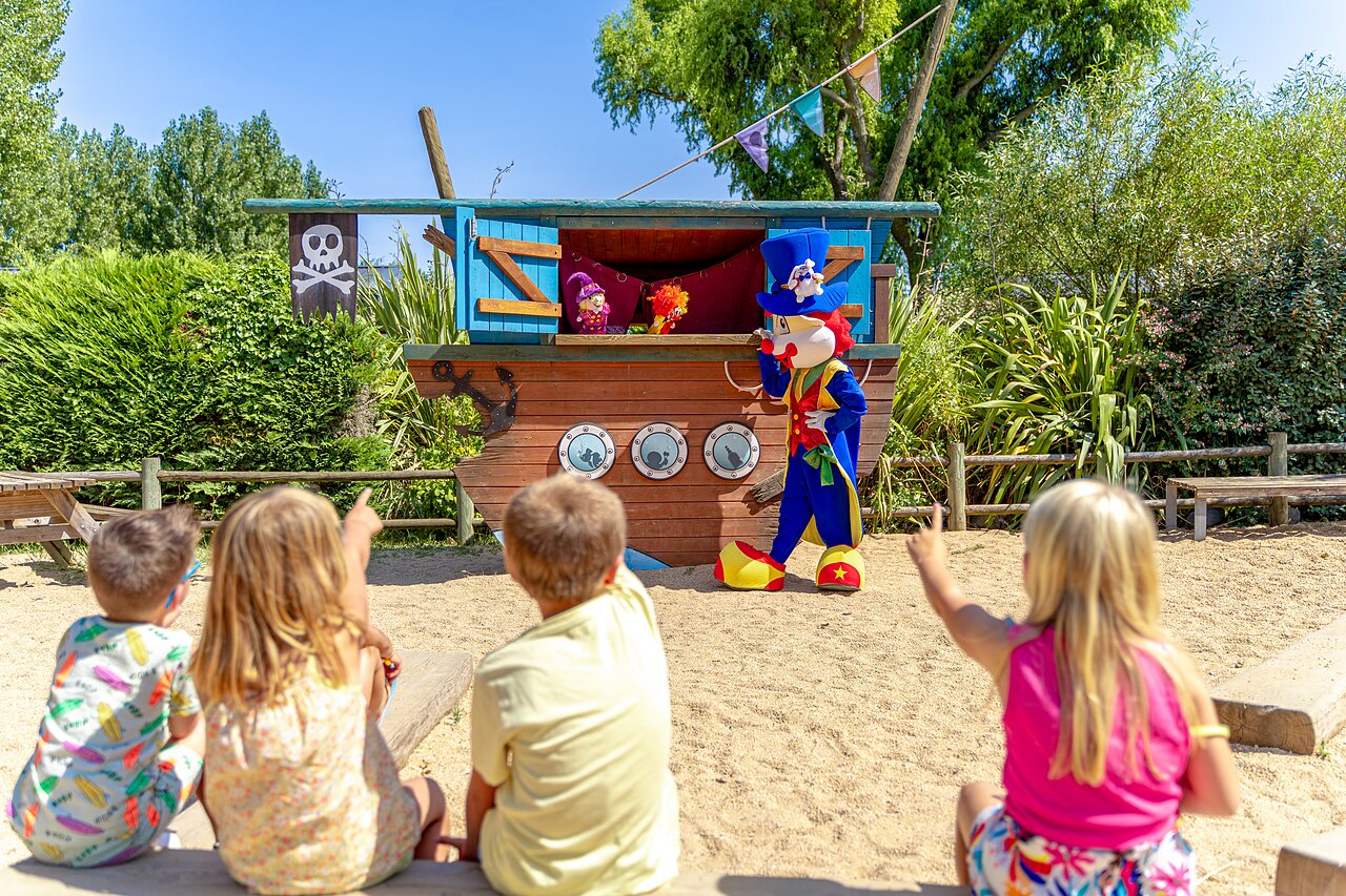Mascotte et spectacle de marionnettes pour enfants au camping CAPFUN Bel Air � Aiguillon sur Mer (85).