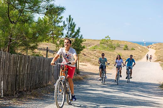Activité vélo en famille au camping CAPFUN Bel Air à Aiguillon sur Mer (85).