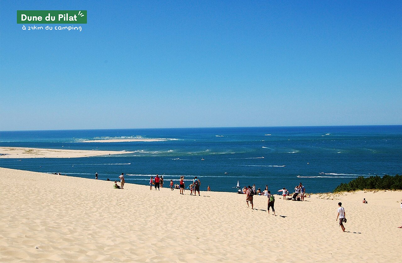 La majestueuse Dune du Pilat, sable fin et oc�an Atlantique, pr�s de Biscarrosse.