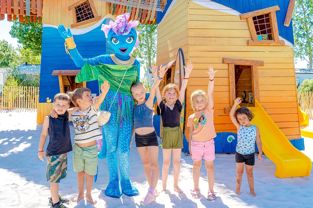 Mascotte, enfants, aire de jeux au camping VAGUES OCEANES Blancs Ch�nes � LA TRANCHE SUR MER (85).