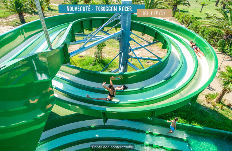 Toboggan aquatique Racer g�ant au camping VAGUES OCEANES Bois Joly.