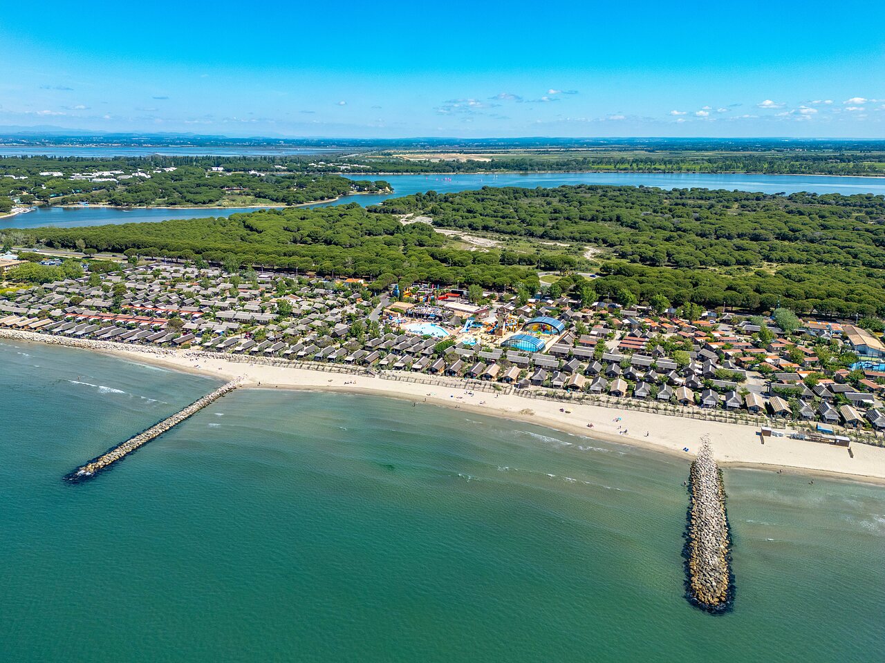 Plage, h�bergements, parc aquatique CAPFUN Boucanet, LE GRAU DU ROI (30).
