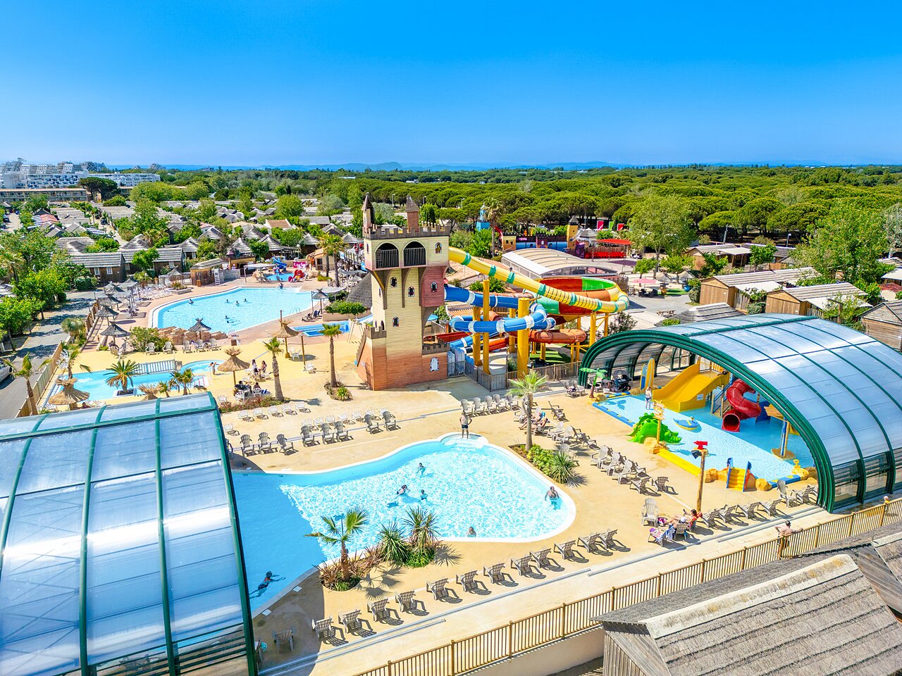 Piscines, toboggans au camping CAPFUN Boucanet � LE GRAU DU ROI (30).