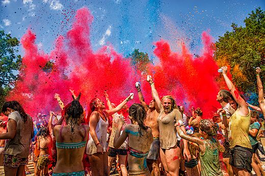 F�te poudre color�e au camping CAPFUN Boucanet, LE GRAU DU ROI (30).