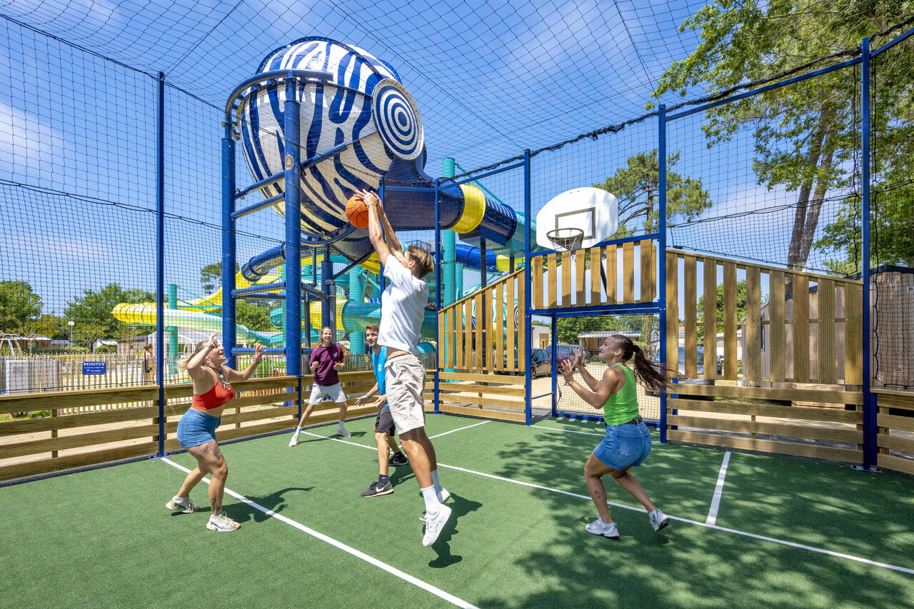 Basketball, parc aquatique au camping VAGUES OCEANES Boudigau � LABENNE OCEAN (40).