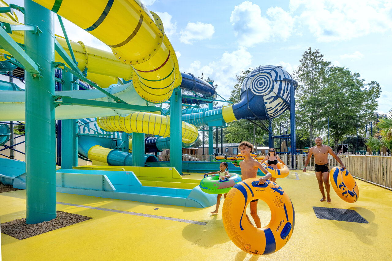 Espace aquatique, toboggans g�ants au camping VAGUES OCEANES Boudigau � LABENNE OCEAN (40).