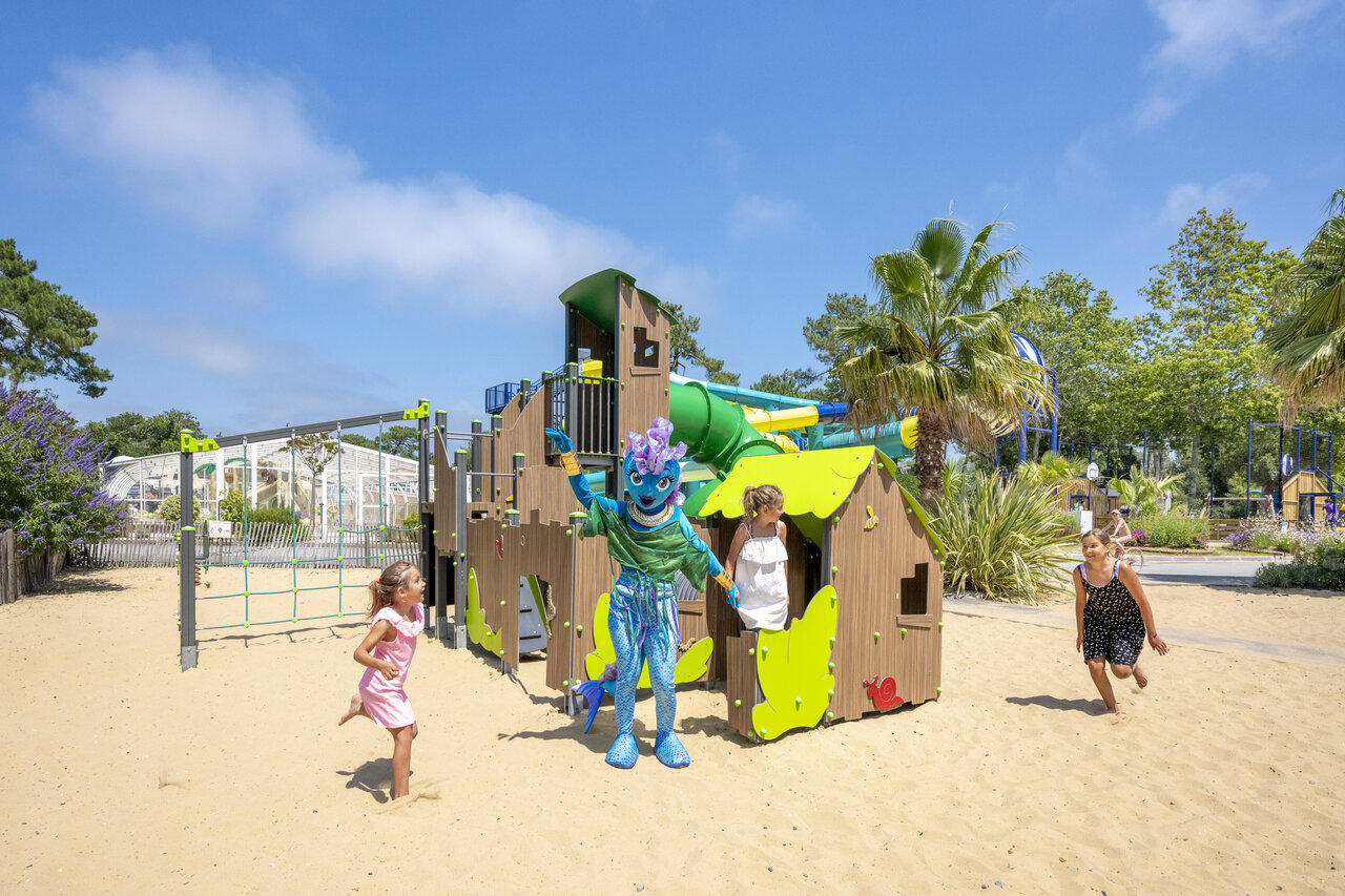 Aire de jeux, mascotte au camping VAGUES OCEANES Boudigau � LABENNE OCEAN (40).