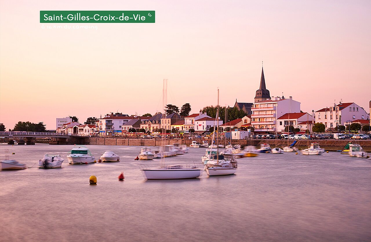Port de Saint-Gilles-Croix-de-Vie au coucher du soleil, lieu � visiter pr�s du camping.