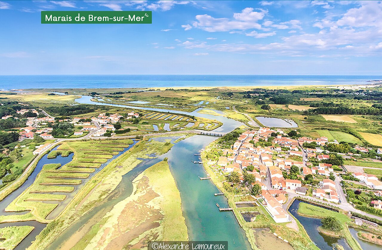 Marais de Brem-sur-Mer, paysage c�tier et village � visiter en Vend�e.