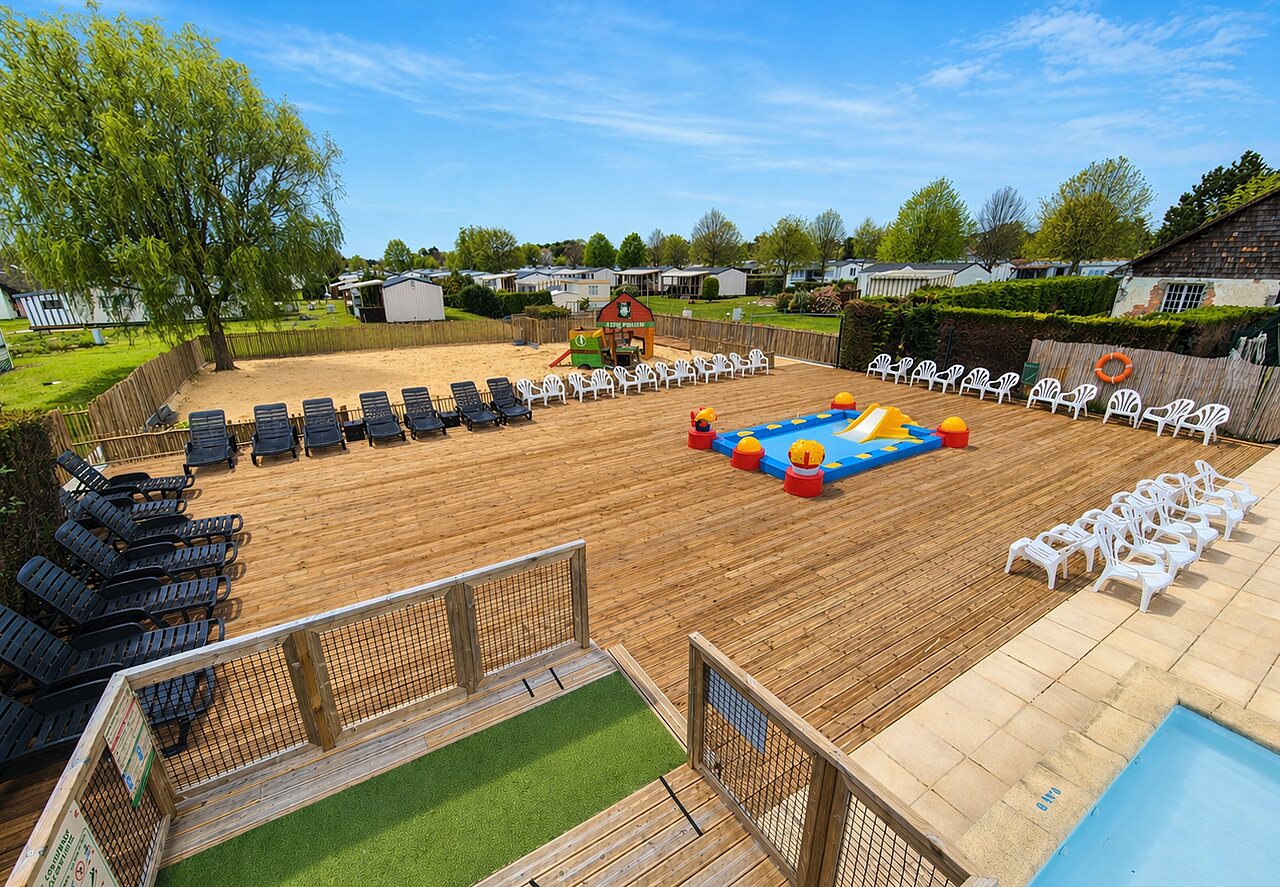 Grande aire de jeux au camping CLICOCHIC Brise de Cabourg � Varaville.