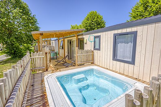 Mobil-home moderne avec jacuzzi privé au camping CLICOCHIC Brise de Cabourg.