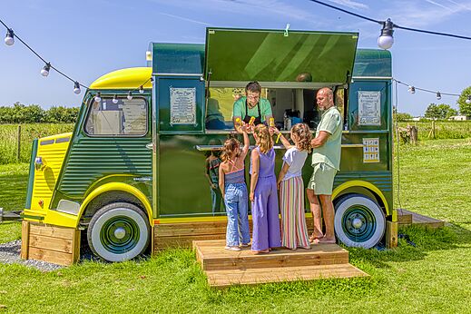 Food truck au camping CLICOCHIC Brise de Cabourg à Varaville (14).