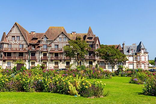 Hébergement à colombages au camping CLICOCHIC Brise de Cabourg à Varaville (14).