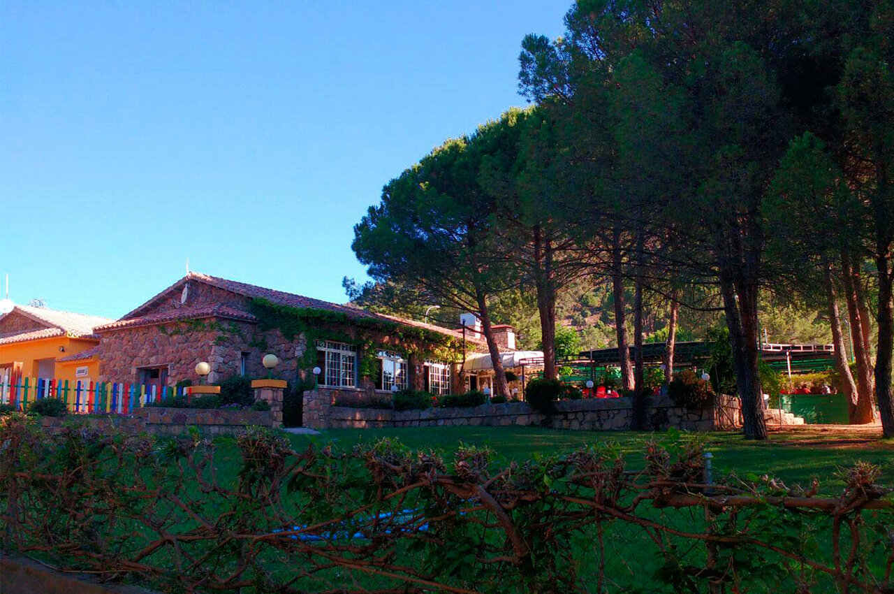 B�timent en pierre au camping CAPFUN El Canto La Gallina � Valdemaqueda (Madrid) (28).