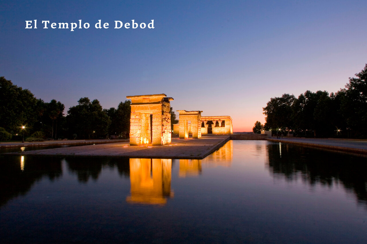 Temple de Debod illumin� au cr�puscule, un lieu � visiter � Madrid.