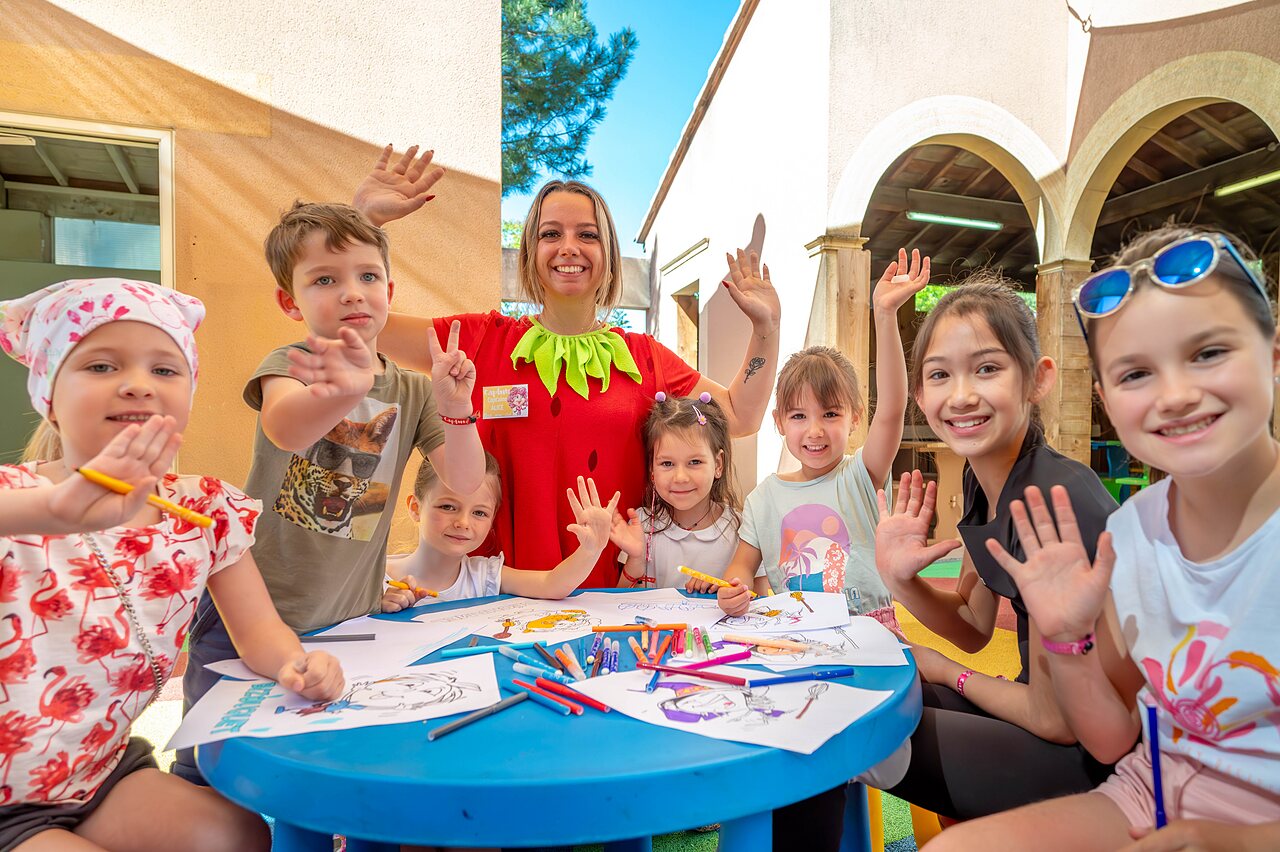 Atelier coloriage pour enfants au camping CAPFUN Carpe Diem � VAISON LA ROMAINE.