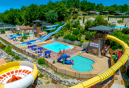 Parc aquatique avec piscines et toboggans géants au camping CAPFUN Carpe Diem à VAISON LA ROMAINE (84). Parc aquatique avec piscines et toboggans géants au camping CAPFUN Carpe Diem à VAISON LA ROMAINE (84).