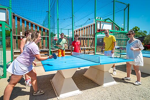 Tennis de table ext�rieur au camping CAPFUN Carpe Diem � VAISON LA ROMAINE.