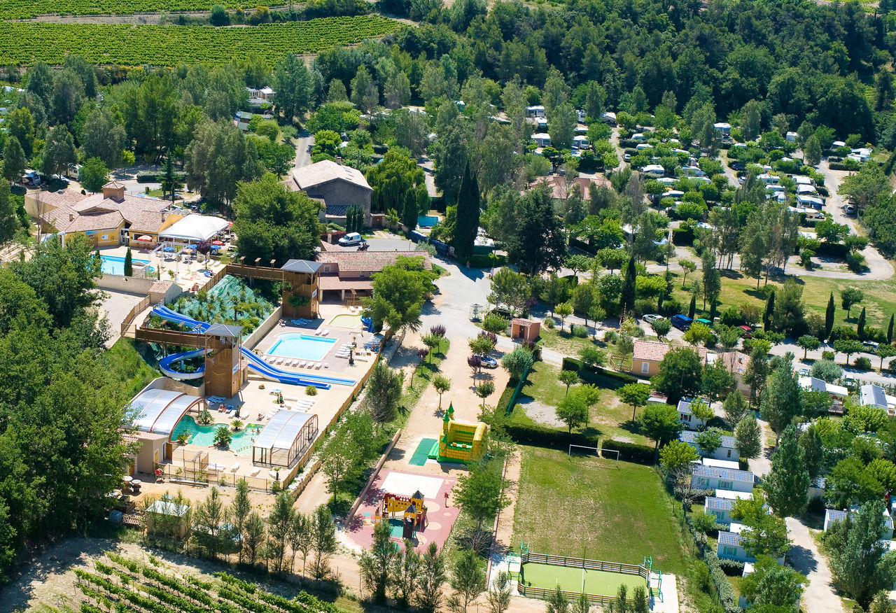 Parc aquatique et h�bergements au camping CAPFUN Carpe Diem � VAISON LA ROMAINE.