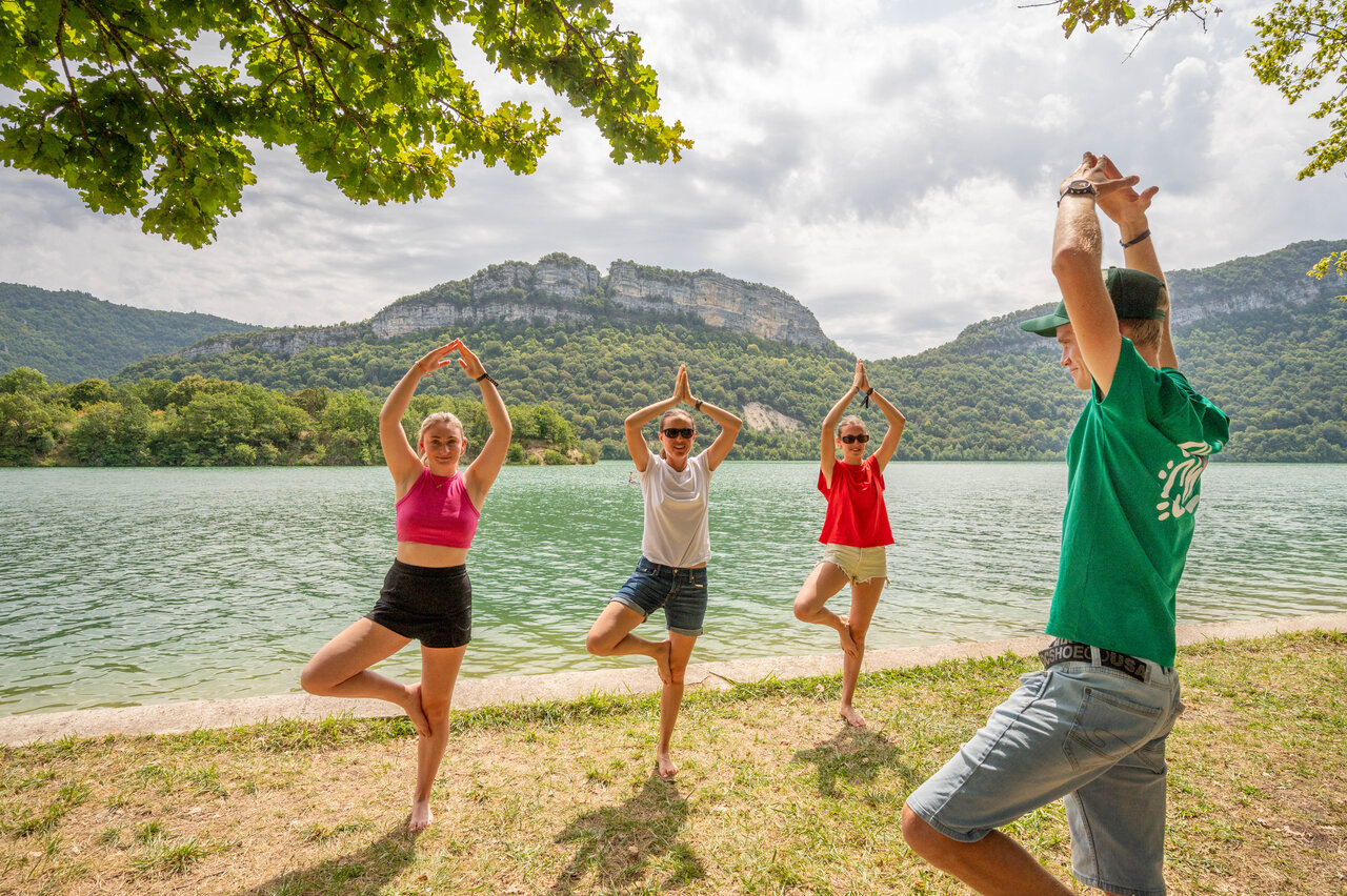 Yoga nature au camping CLICOCHIC Chancia � Chancia (01).