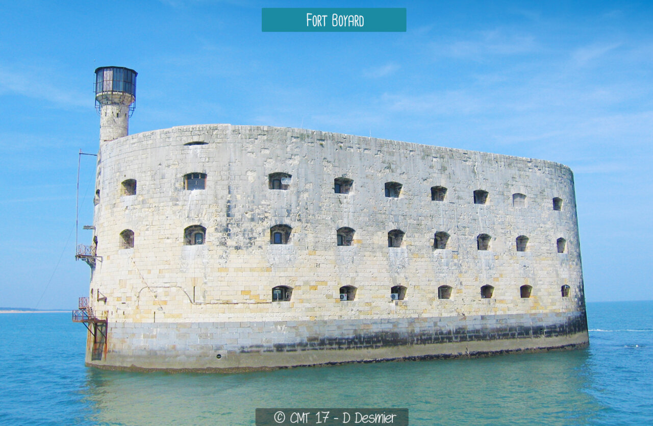 Fort Boyard, forteresse maritime historique � visiter pr�s de La Rochelle.