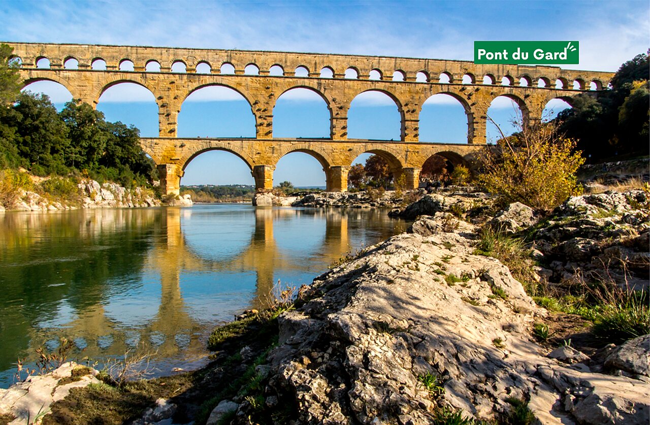 Pont du Gard, aqueduc romain historique � visiter pr�s du camping.