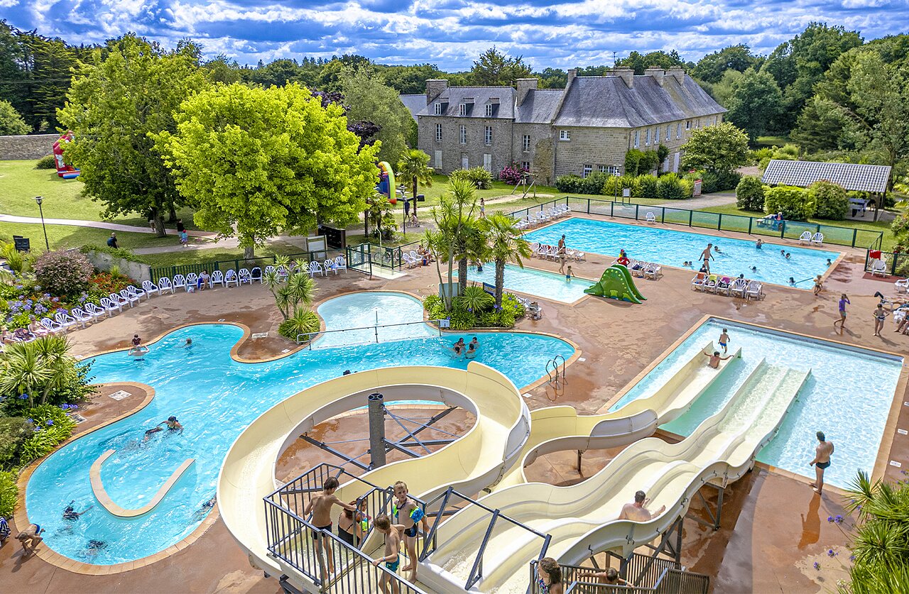 Piscines, toboggans et rivi�re au camping CAPFUN Ch�teau de Galin�e � SAINT CAST LE GUILDO (22).