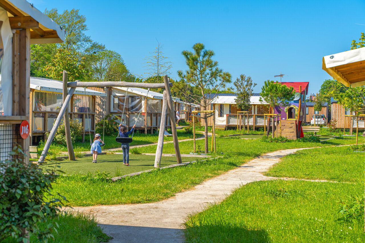 Jeux enfants au camping CAPFUN Chateau d'Arvid � Villerville (14).