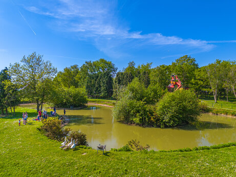 P�che en �tang avec famille et enfants au camping CAPFUN Chateau d'Arvid � Villerville.