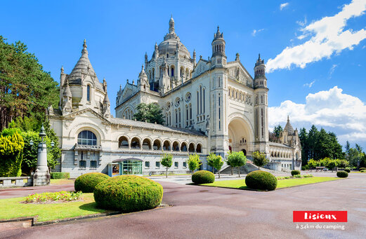 Basilique Sainte-Th�r�se de Lisieux, monument historique � d�couvrir pr�s du camping.