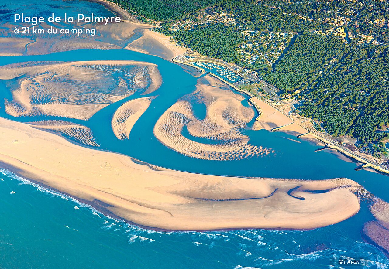 Plage de la Palmyre vue a�rienne, sable et oc�an, pr�s de Royan.
