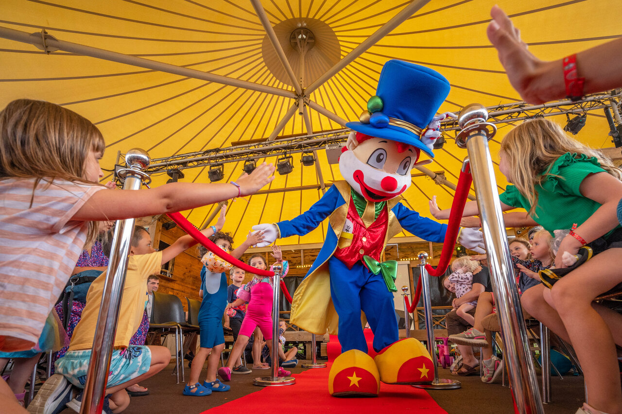 Mascotte enfants au camping CAPFUN Citadelle de Loustic � Hermanville sur Mer.