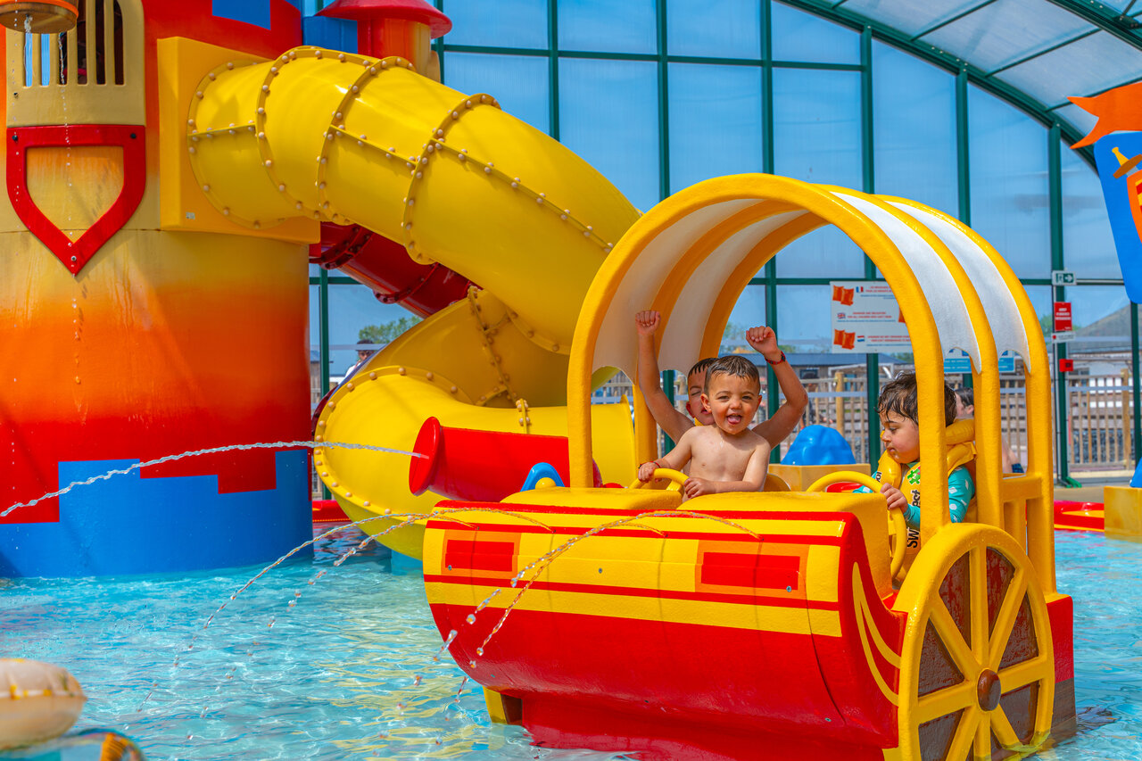 Jeux d'eau enfants au camping CAPFUN Citadelle de Loustic � Hermanville sur Mer.