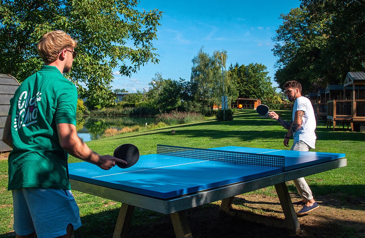 Tennis de table ext�rieur, activit� ludique au camping CLICOCHIC Au Clair Ruisseau Gerstheim (67).