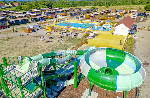 Toboggans aquatiques g�ants et piscine ext�rieure au camping CLICOCHIC Au Clair Ruisseau � Gerstheim (67).