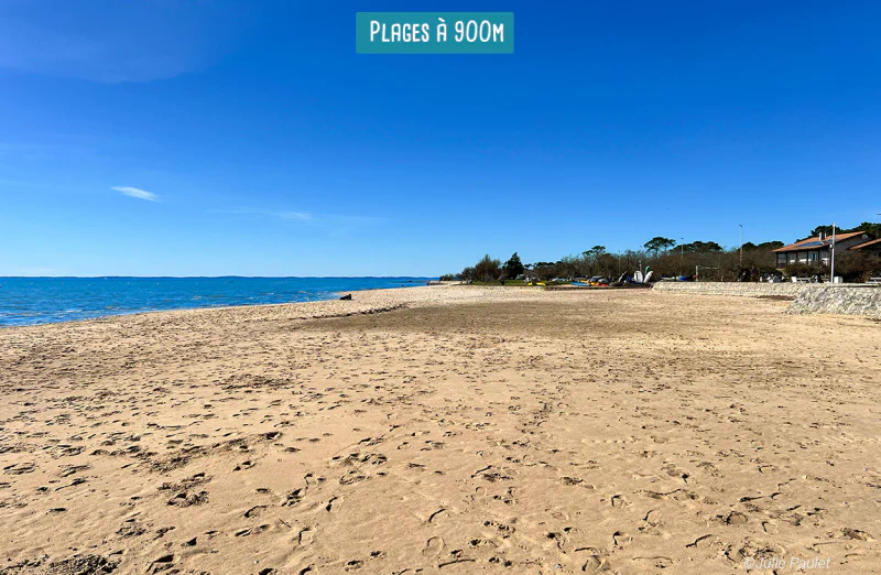 Plage de sable et mer bleue au camping VAGUES OCEANES Coq Hardi � Cassy-Lanton.