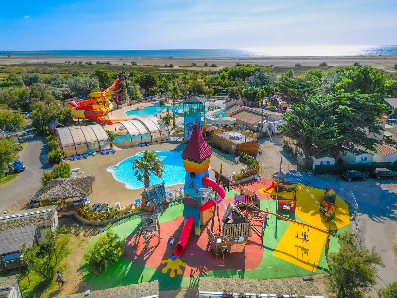 Complexe aquatique, aire de jeux au camping CAPFUN C�te Vermeille : Cabane dans les airs � Port La Nouvelle (11).