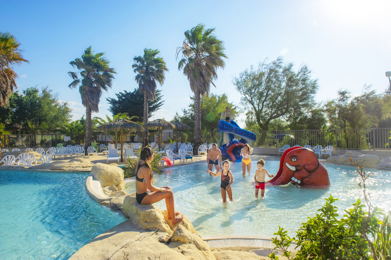 Piscine, toboggans aquatiques et jeux enfants au camping CAPFUN C�te Vermeille � Port La Nouvelle.