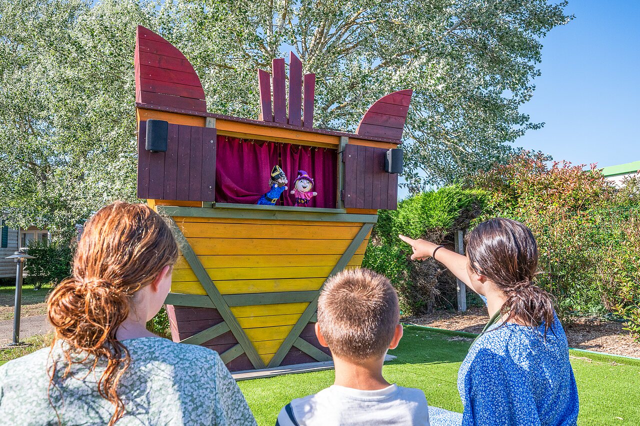 Spectacle de marionnettes pour enfants, animation au camping CAPFUN Curty's � Jard sur Mer (85).